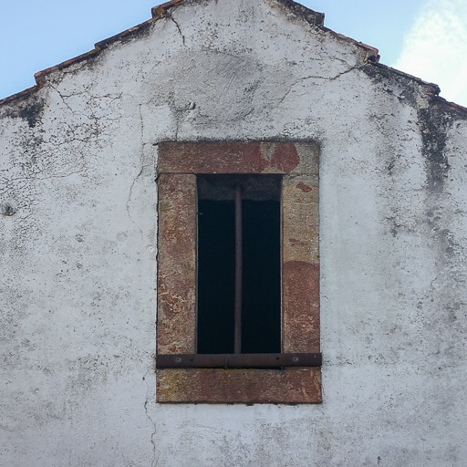 Pedra de Alveite numa casa em Couchel